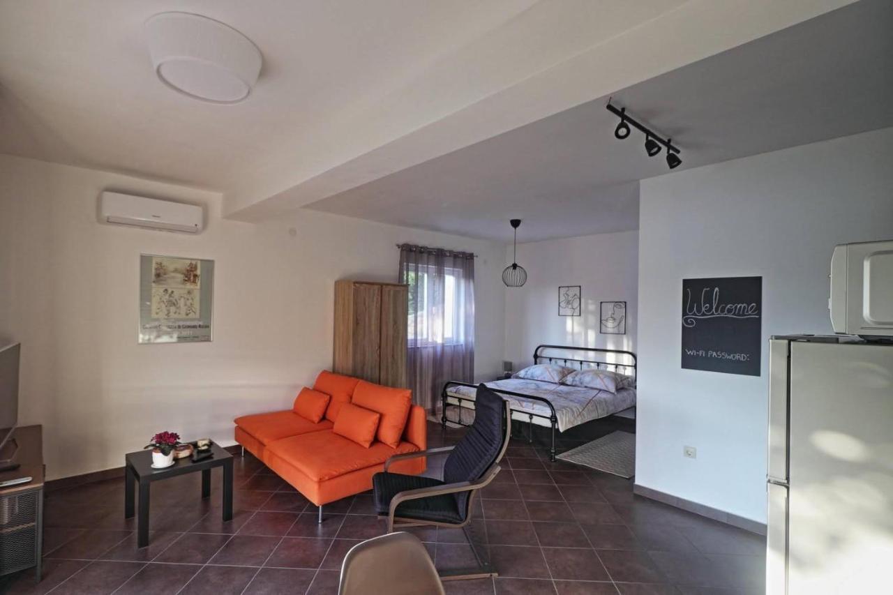 Apartman Studio Pesja Омишаль Экстерьер фото